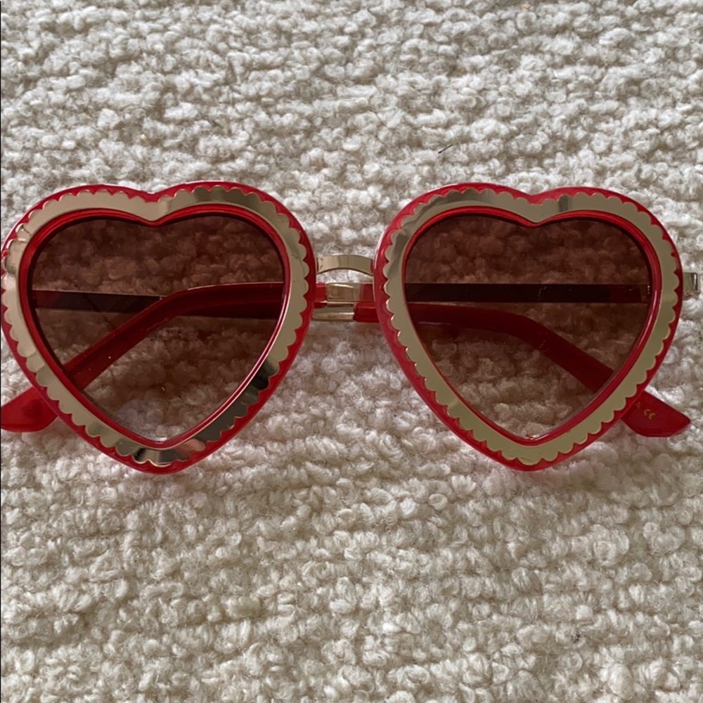 Betsey Johnson red heart sunglasses perfect for lovers  Day❤️